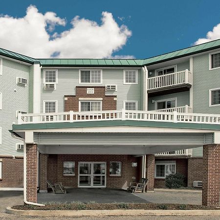 Отель Baymont By Wyndham Essex Burlington Area Экстерьер фото