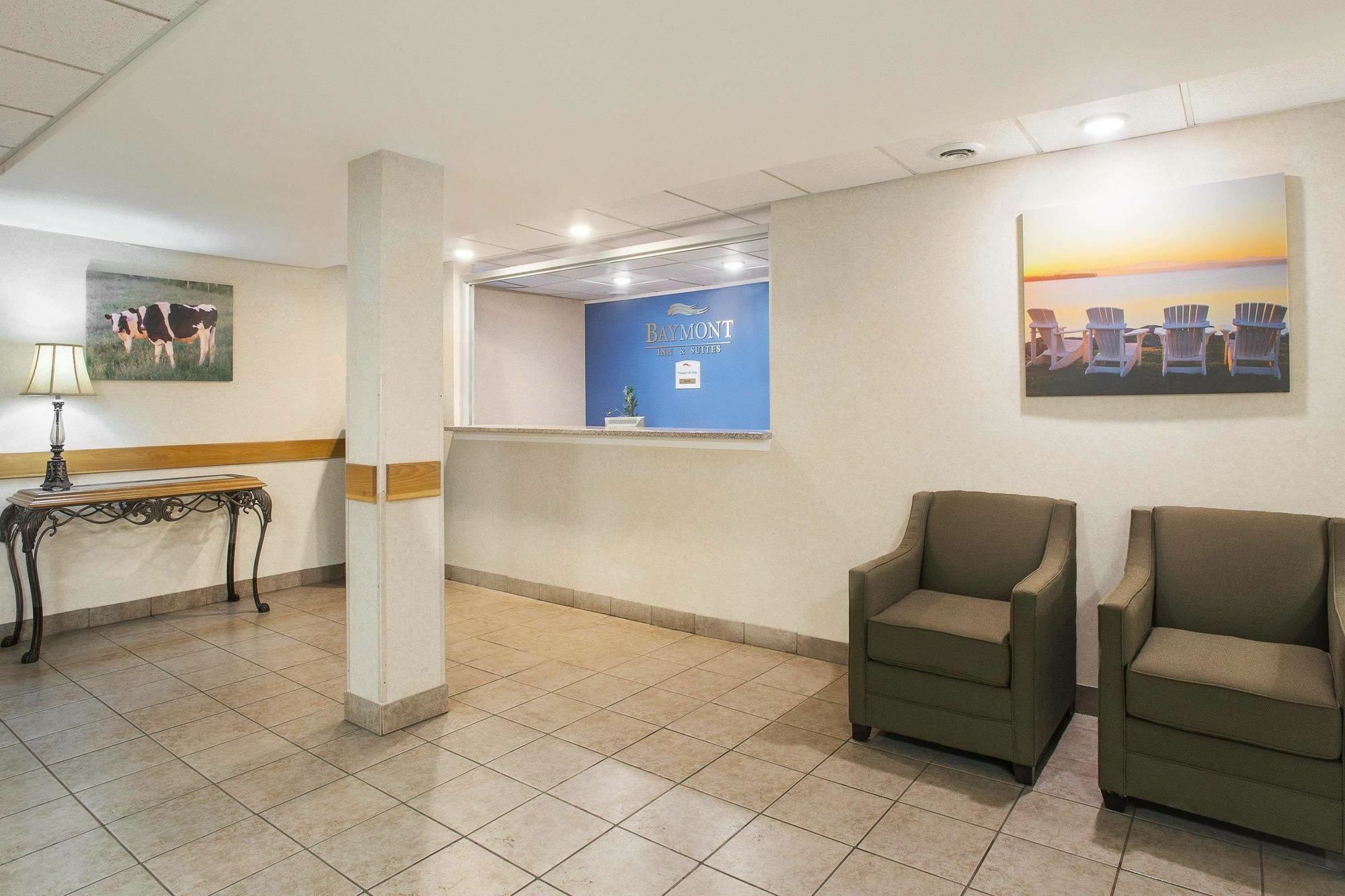 Отель Baymont By Wyndham Essex Burlington Area Экстерьер фото